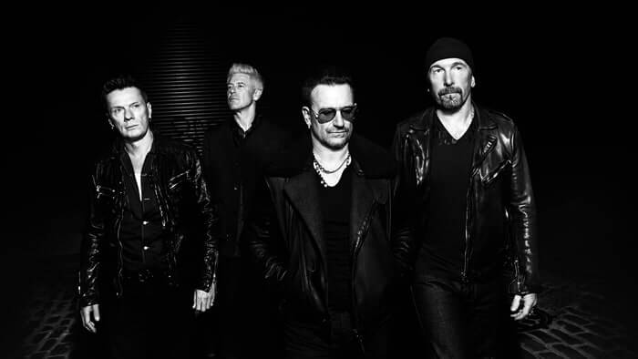 l'immagine contiene la band U2
