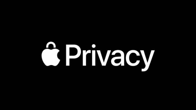 l'immagine contiene la scritta privacy, con il logo apple, con lo sfondo nero.un