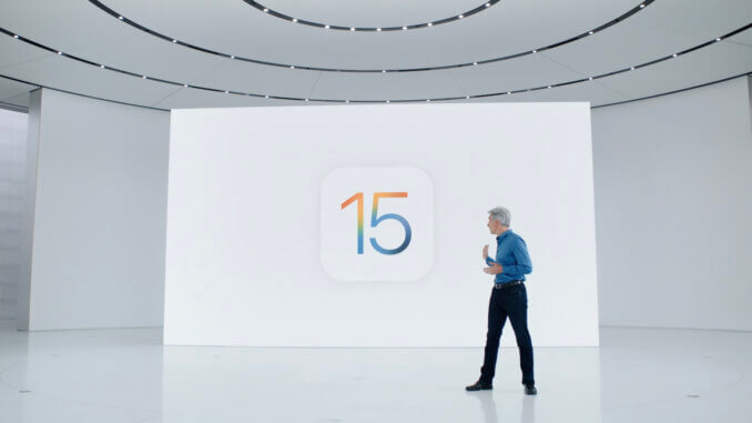un'immagine del logo iOs 15 a apple park